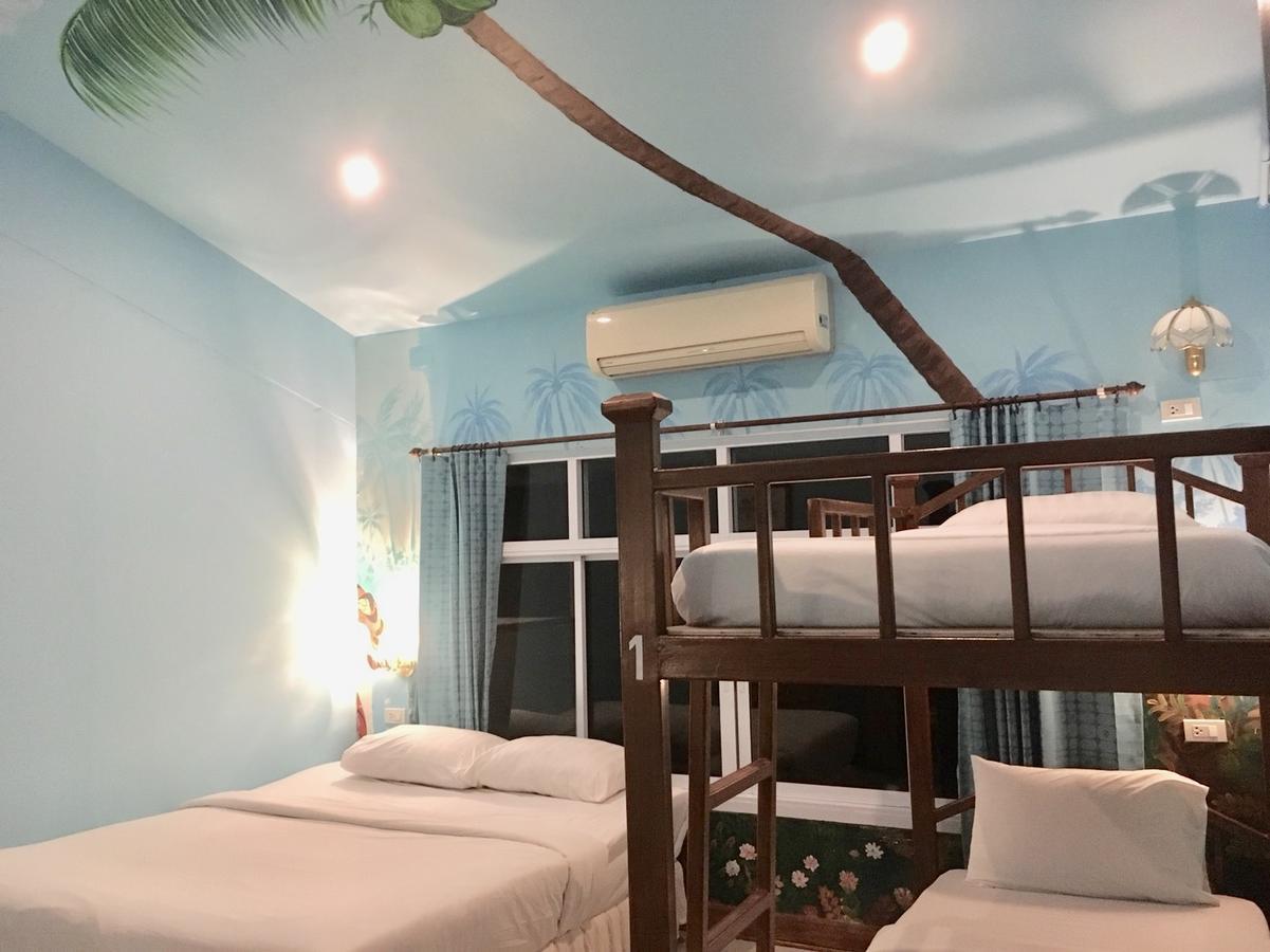 The Corner Transit Hostel Koh Samui Exterior photo
